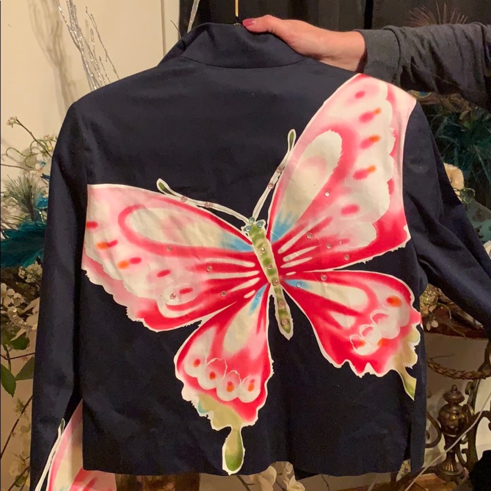 ILYSE HART LTD - Picture 3 of 3